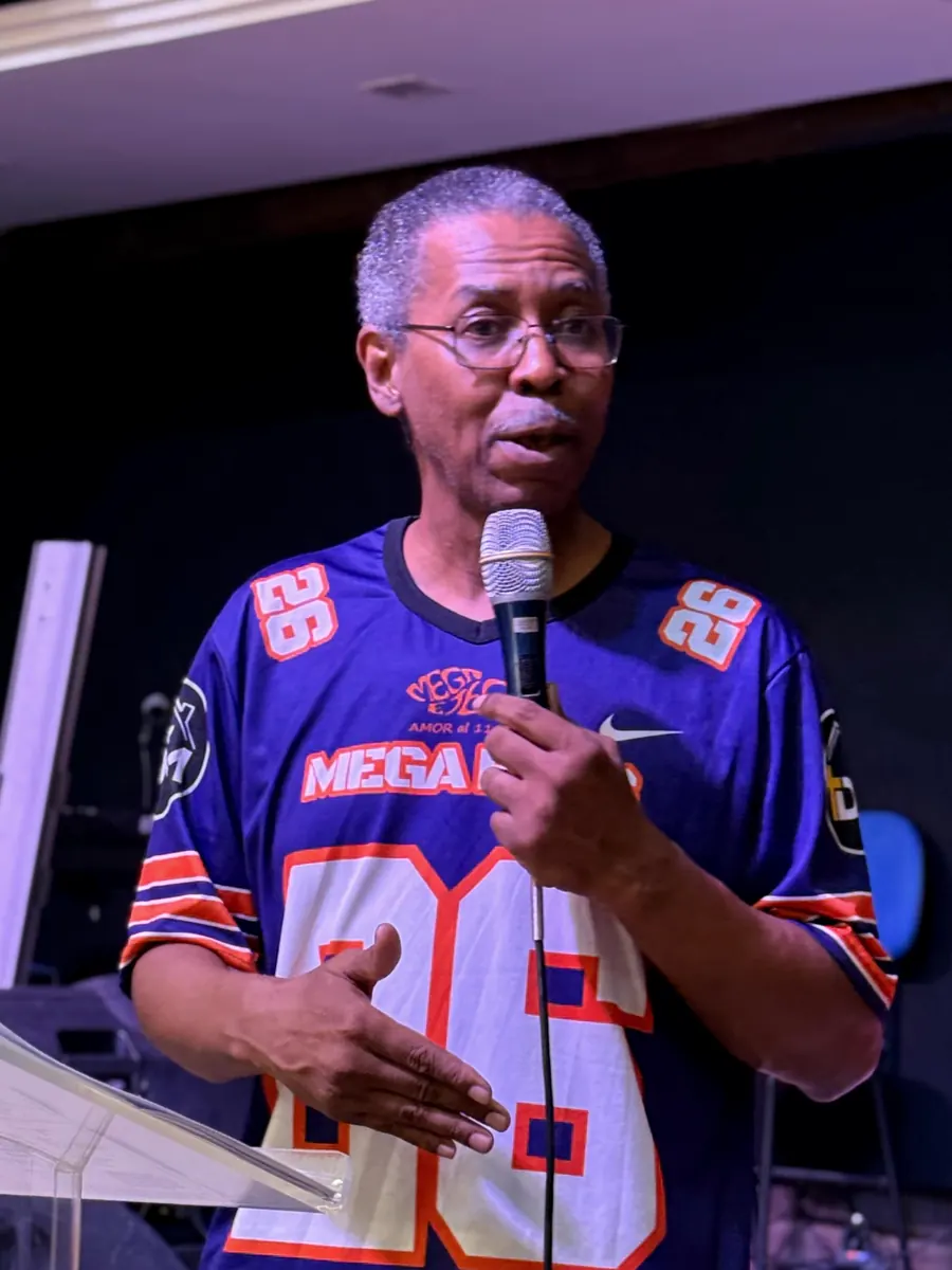 Pr. Josue Eduardo ministrando palavra na celebracao de 58 anos da IBNT